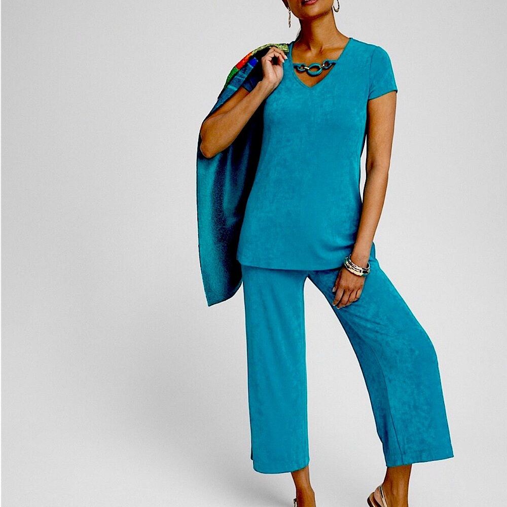 Chico's Travelers Turquoise Top & Pants! Never worn, chain removed from top.